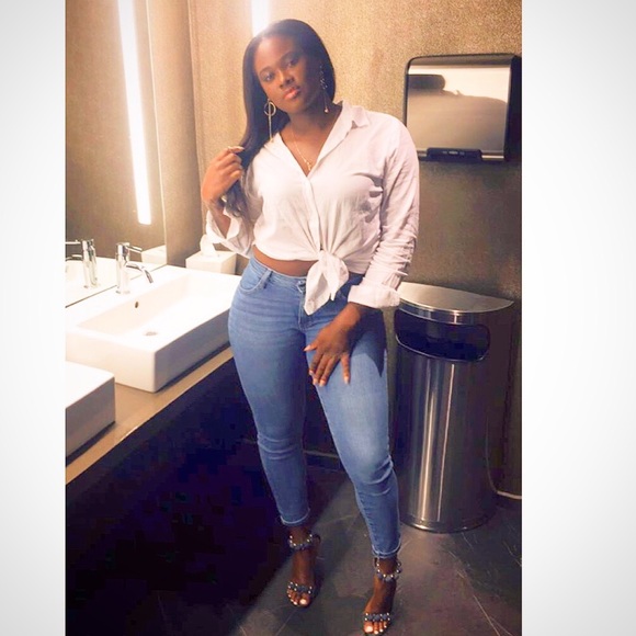 Hi everyone! I’m Sasha & Welcome to my Closet❤️ - Picture 5 of 6